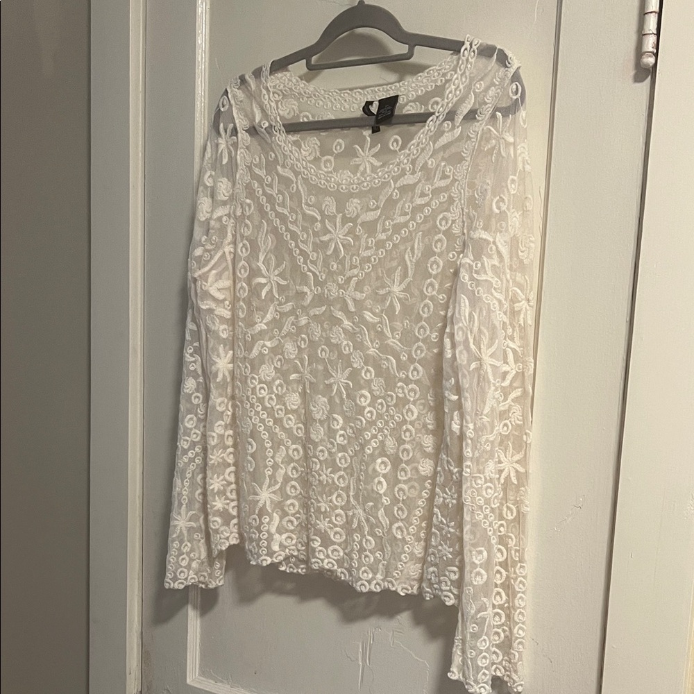 New Directions White Floral Lace Blouse